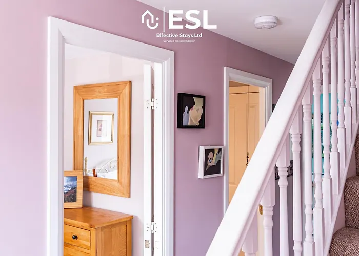 4 Bedroom Townhouse 10Mins Walk From Shrewsbury Town Centre With Parking